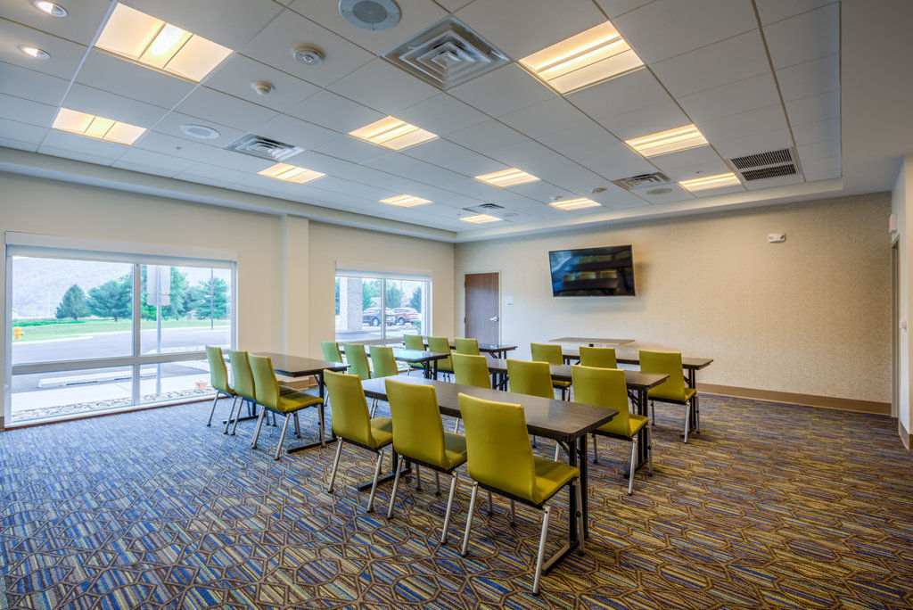 Holiday Inn Express & Suite Milroy - Reedsville מראה חיצוני תמונה