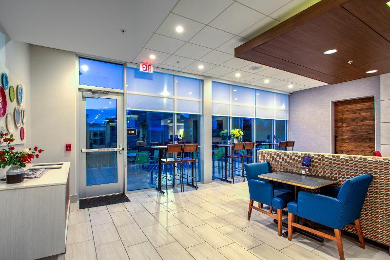 Holiday Inn Express & Suite Milroy - Reedsville מראה חיצוני תמונה